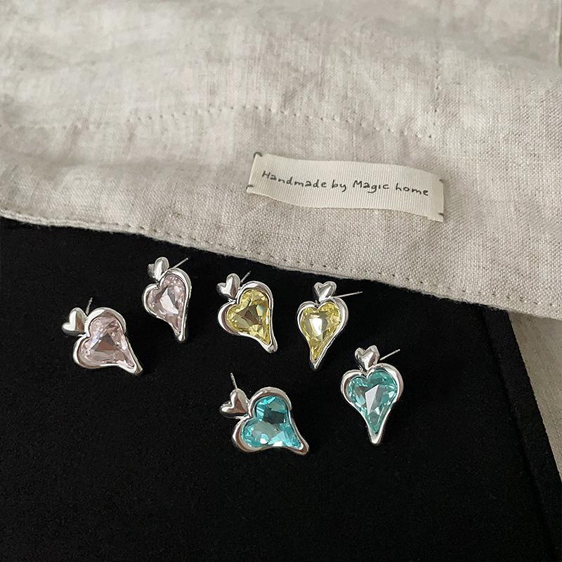 Zircon Metal Love Stud Earrings Women'S High Sense Light Luxury Elegant Personality Simple Versatile Temperament Fashion Earrings