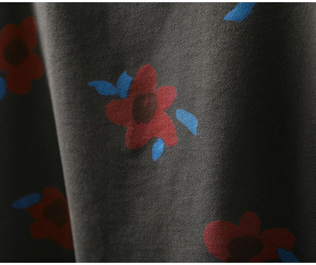 Retro Floral Print Sweatshirt - Eye-Catching Everyday Wear