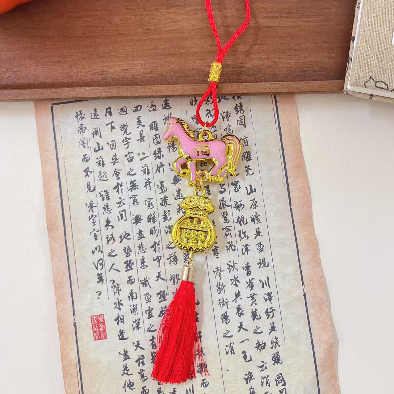 

2026 Year Of The Horse Wall Hanging Ornament New Year Lucky Pendant Decoration Accessories Spring Festival Housewarming Gifts розовый