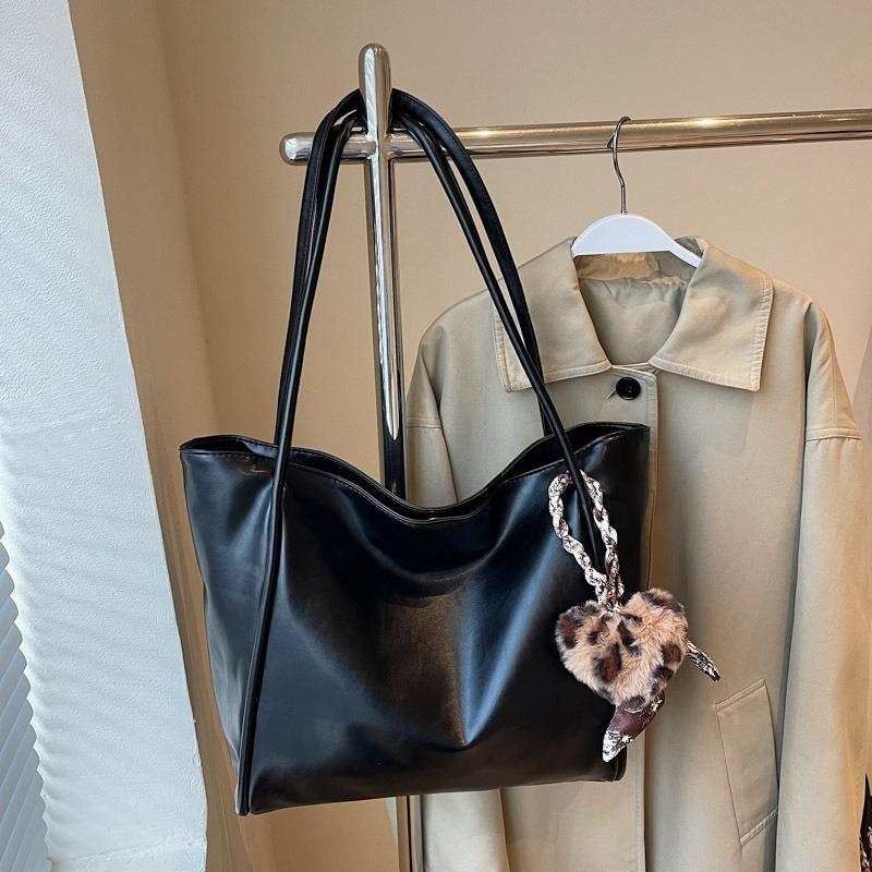 Tasche mit weicher Oberfläche im Retro-Stil mit großem Fassungsvermögen, Damen-Herbst- und Winter-Neuheit, Umhängetasche, schlichte Textur, Pendler-Textur, Tragetasche