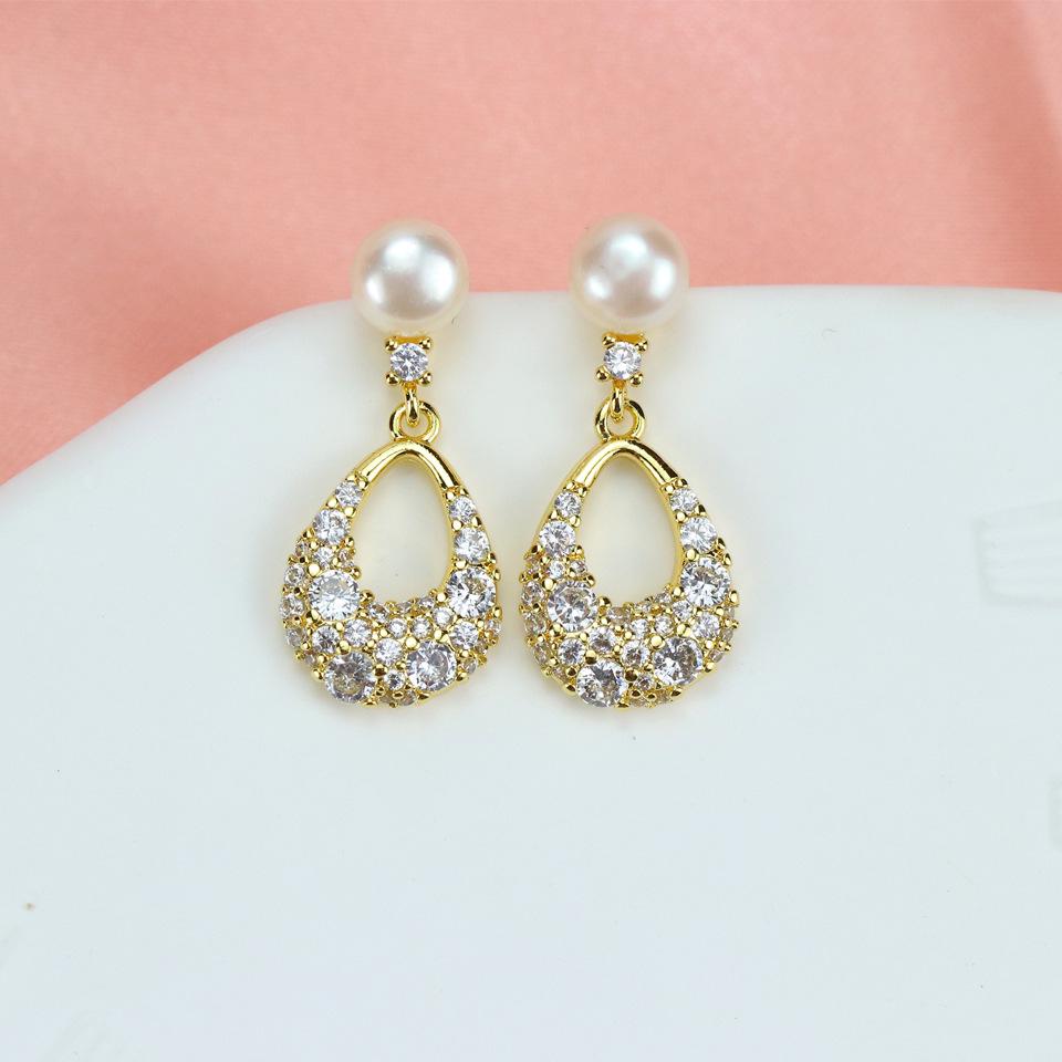 French Retro Freshwater Pearl & Zircon Stud Earrings - Exquisite Light Luxury Accessories for Women
