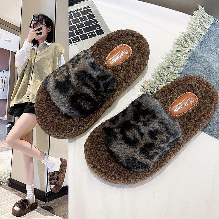 Autumn and winter leopard print fluffy slippers women, European and American fashion outer wear fluffy slippers thick-soled home non-slip plush slippe