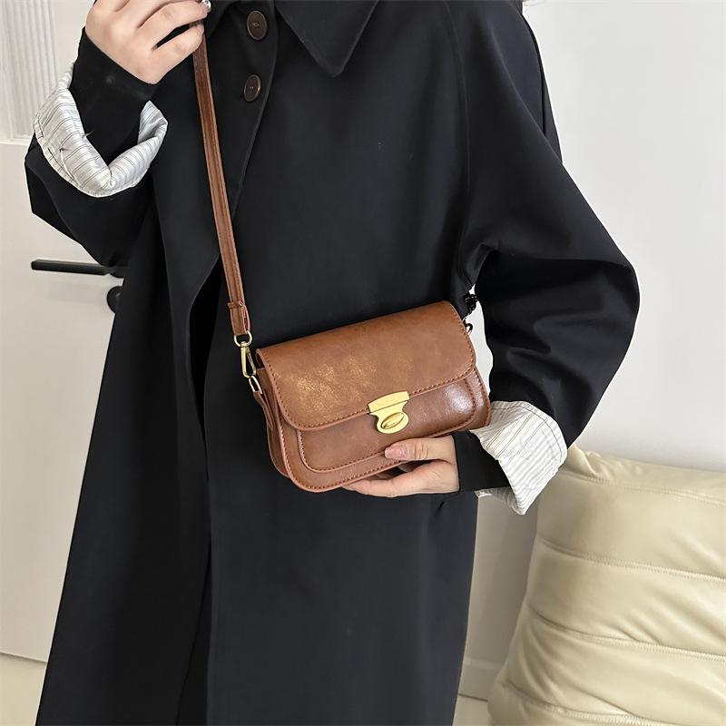 New Winter Niche Shoulder Bag Retro Crossbody Bag Women's Texture Solid Color Fashionable Casual Square Bag Trendy