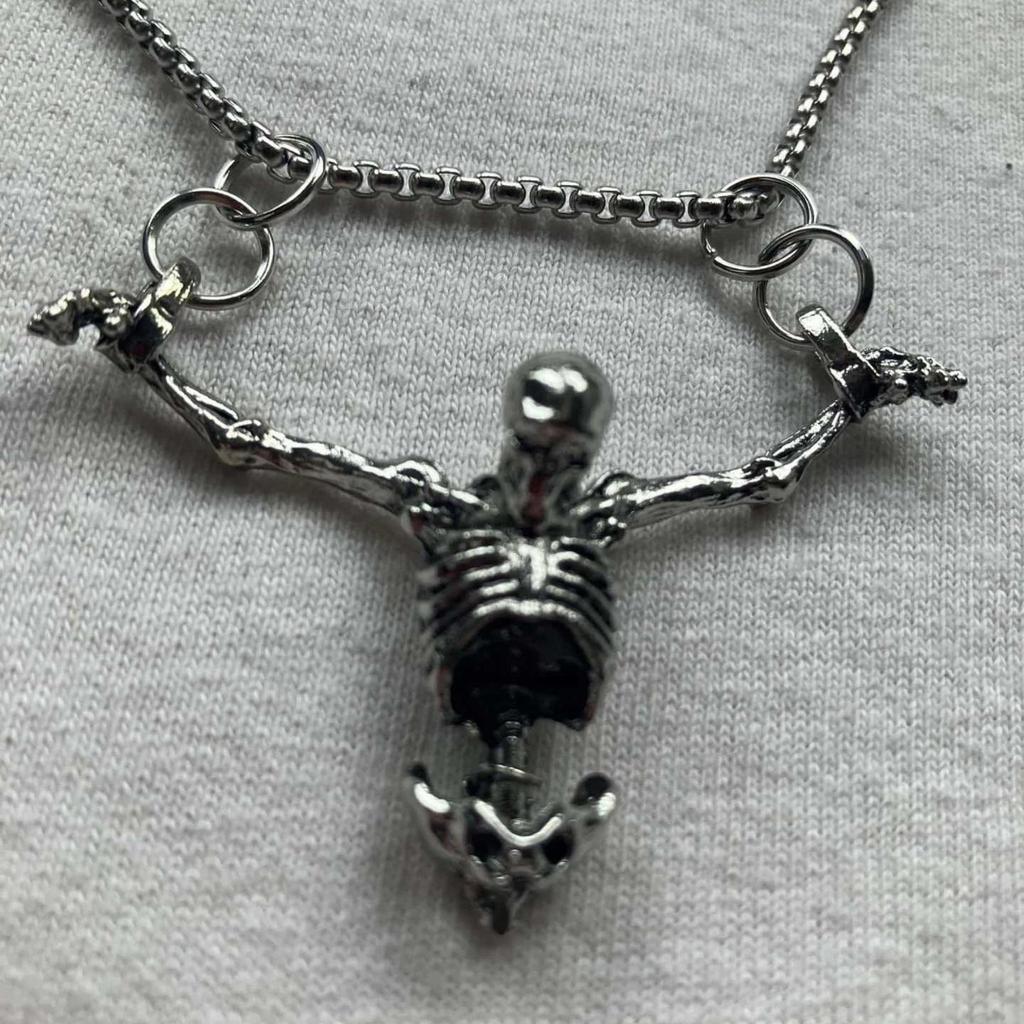 Gothic Weird Sliver Color Hanging Skeleton Corss Pendant Necklace for Women Men Halloween Scary Collar Chain Jewelry Accessories