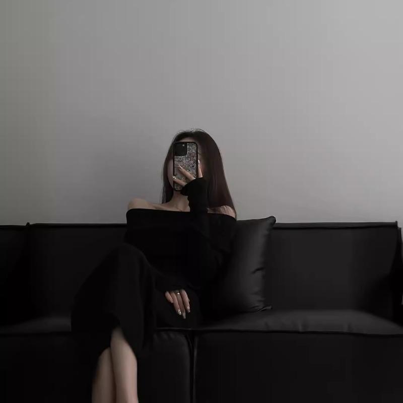 One-word shoulder temperament long-sleeved knitted dress women's autumn new slim-fitting and thin high-end dress long dress