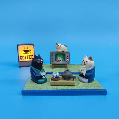 Mini adornos de gato de té japonés: Lindas manualidades de resina para decoración de escritorio