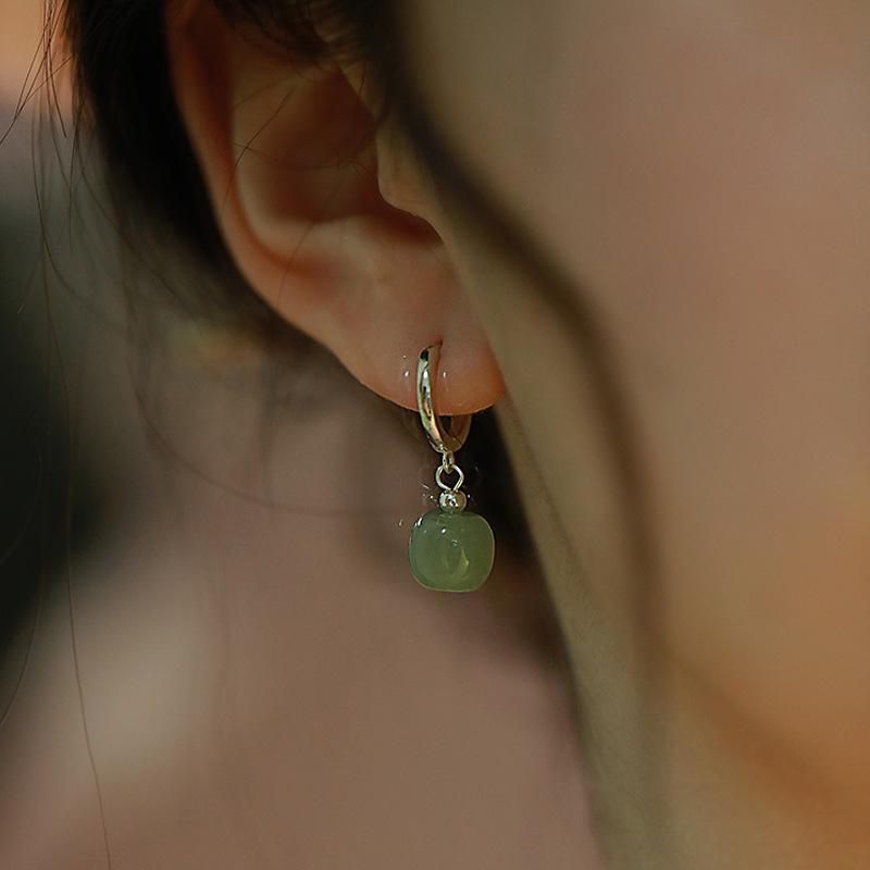 Elegant Anti-Hetian Jade Earrings: Simple, Versatile, and Artistic, Perfect for Women Seeking a Gentle and Fresh Touch.