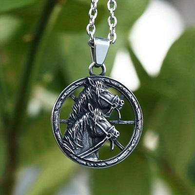 Nueva moda collar largo de dos caballos accesorios para bicicletas accesorios para amantes collar con colgante de cuello para hombres regalo para novios