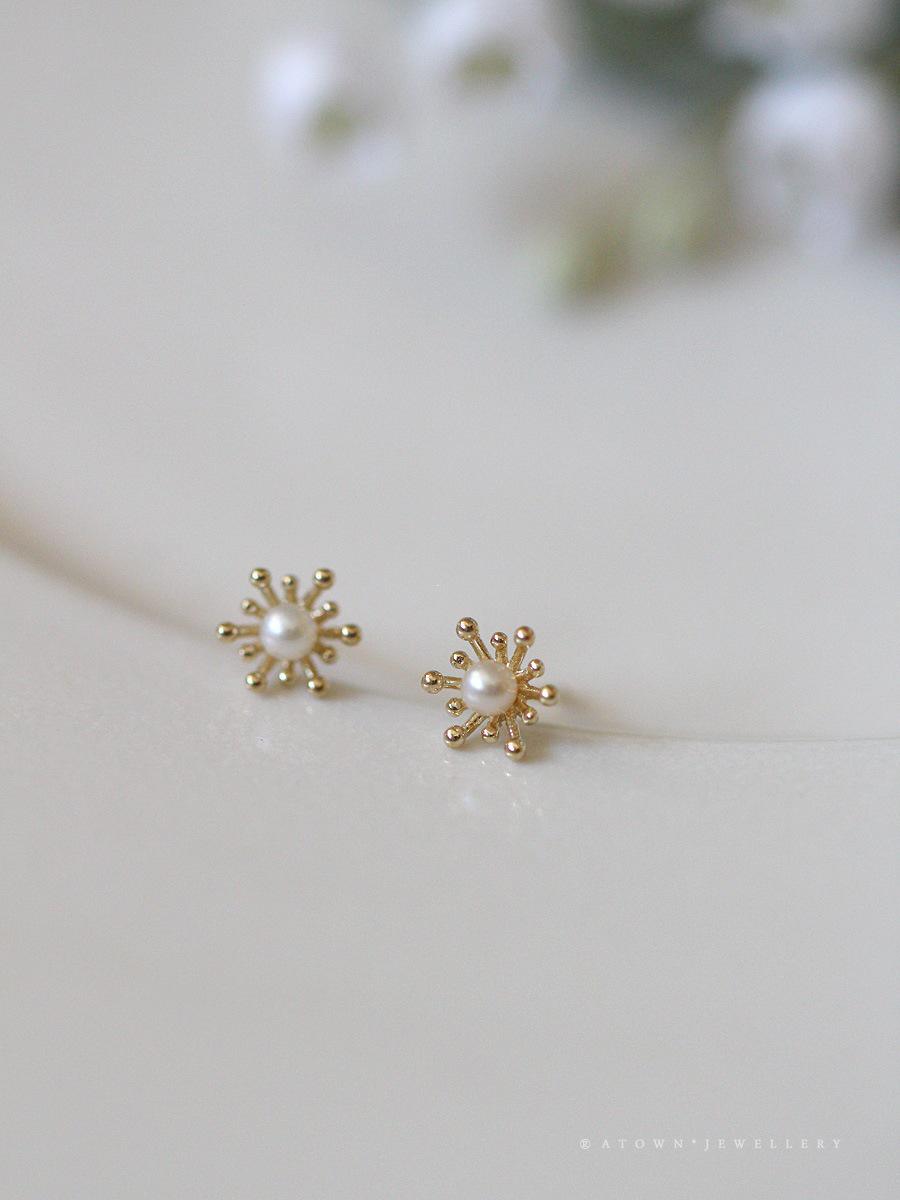 14K Gold-Plated Sterling Silver Shell Pearl Flower Stud Earrings Gold Pair (with Silver Ear Plugs)