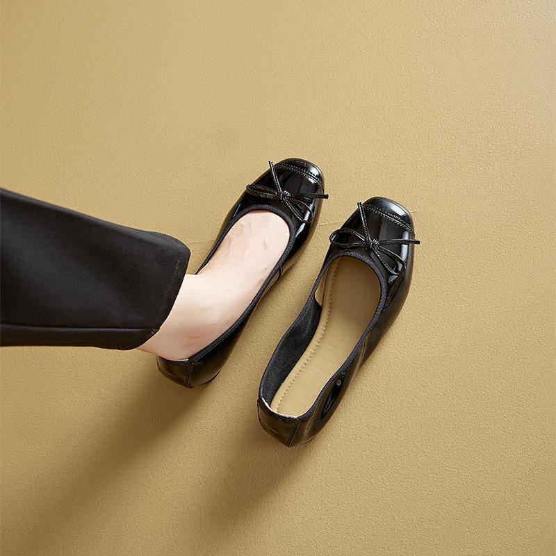 Patent Leather Round Head Flat Bottom Doudou Shoes Women's Autumn New Light Mouth Red Foot Cover Casual Small Single Shoes Women