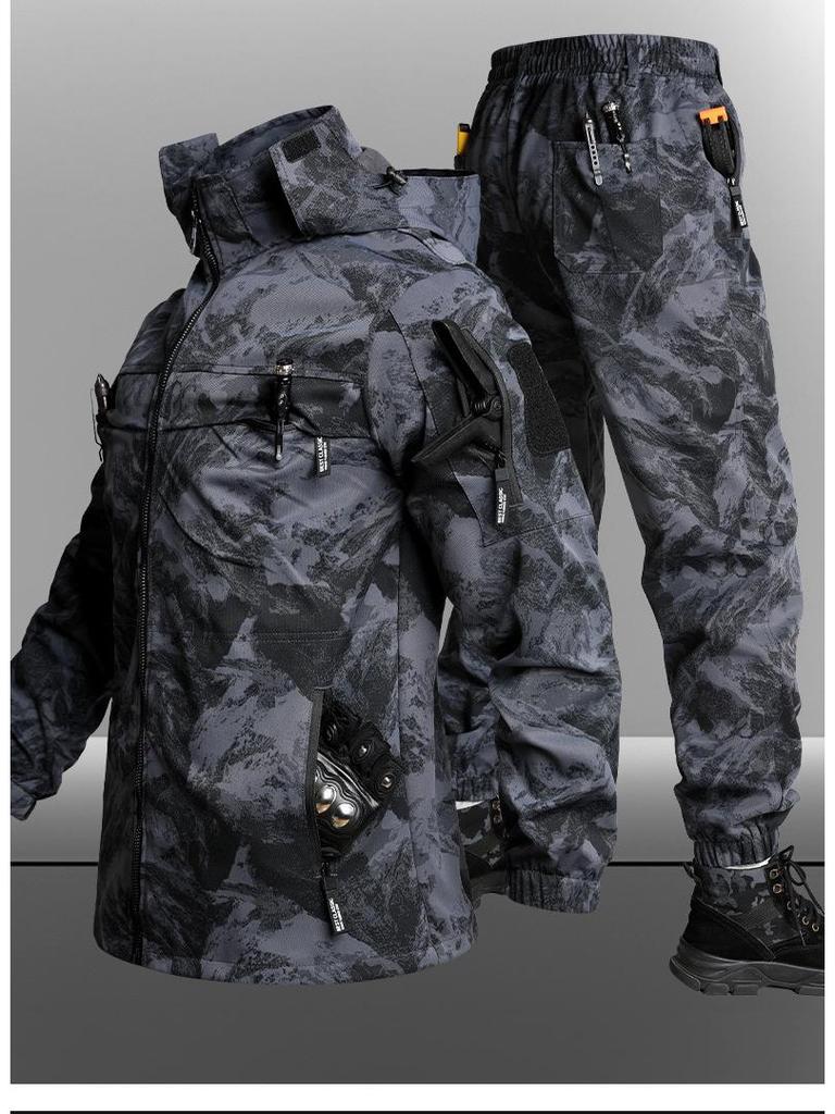 Men's Breathable Camouflage Suit Set: Durable Workwear and Tactical Jacket for Spring and Autumn.