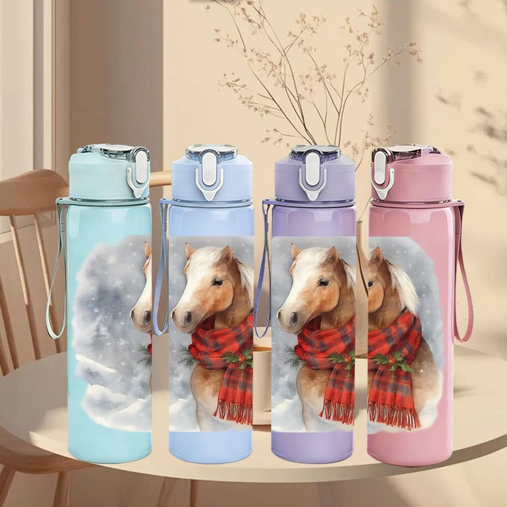 1 Stück Pferd mit Schal Winter-Print 750 ml Farbe Kunststoff Sport-Wasserflasche Auslaufsicher Klappdeckel mit Strohhalm Geeignet für Sport, Büro, Heimgebrauch