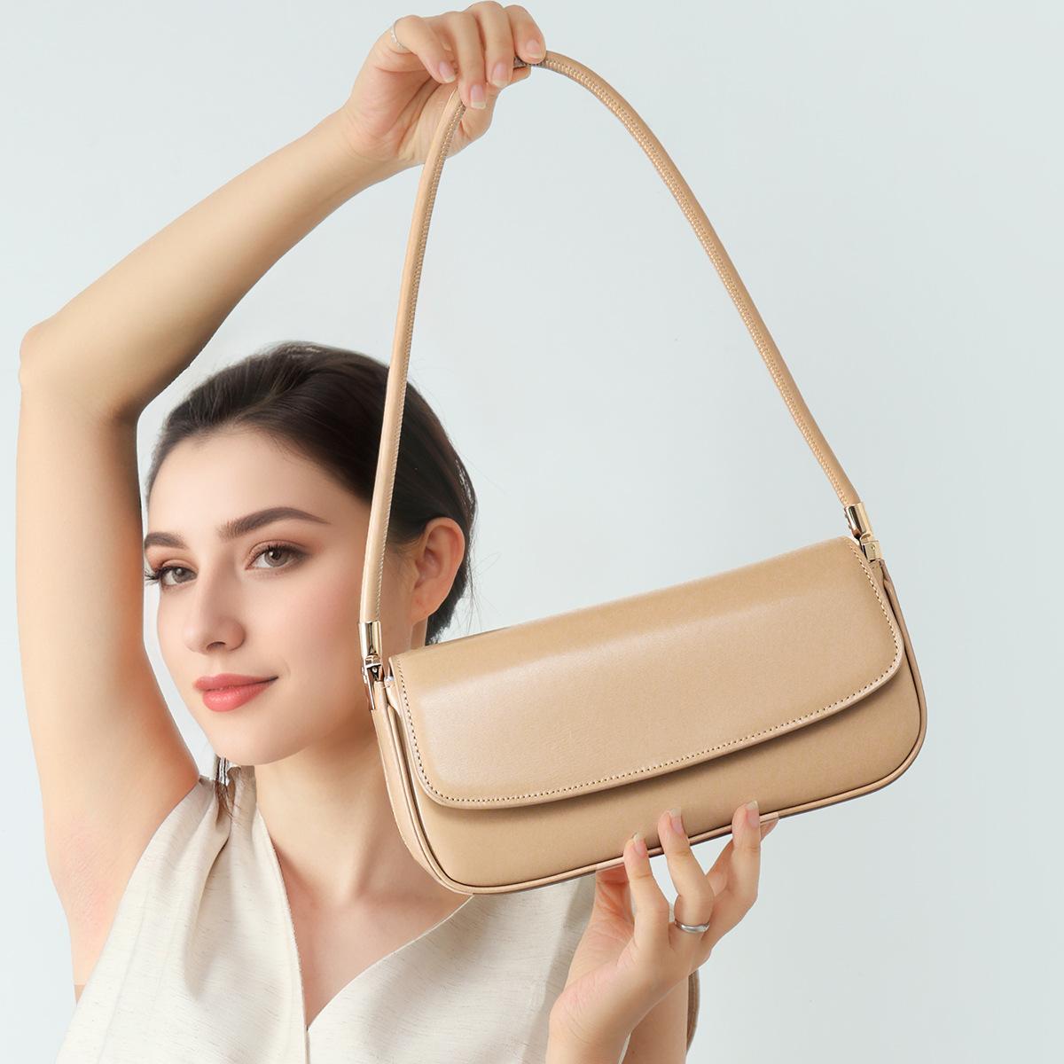 

A New Commuter Handbag for Women, A Crossbody Bag, and A Genuine Leather Underarm Bag абрикосовый