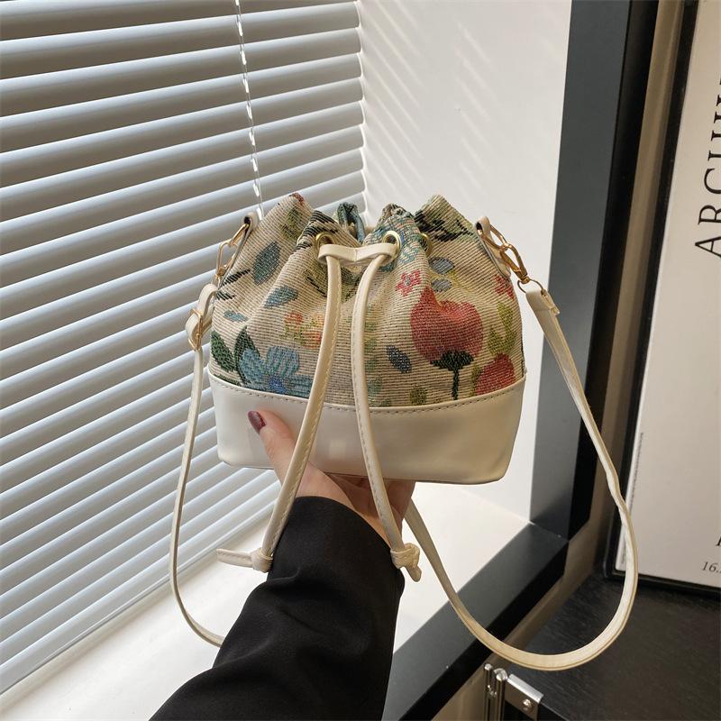 

New messenger bag drawstring bucket bag personalized casual popular retro flower printing fashion shoulder bag women білий