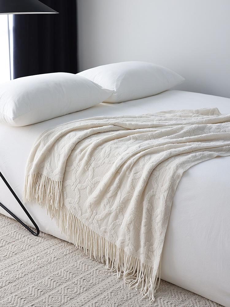 Nordic Knitted Bed Runner & Throw Blanket - Soft Fabric, Decorative Scarf for Bed or Sofa
