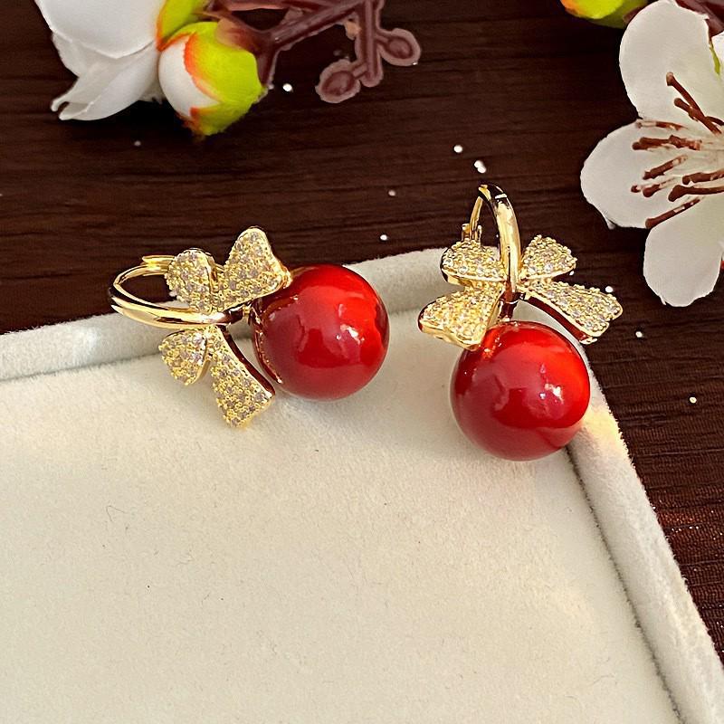 Pendientes de botón de flor blanco perla: Joyería Elegante para Boda en la Playa