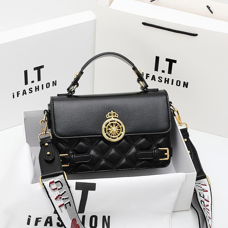 The New Single Shoulder Crossbody Small Square Bag, Small Golden Ball Diamond Grid Women's Bag, Comes with A Running Handbag Chain