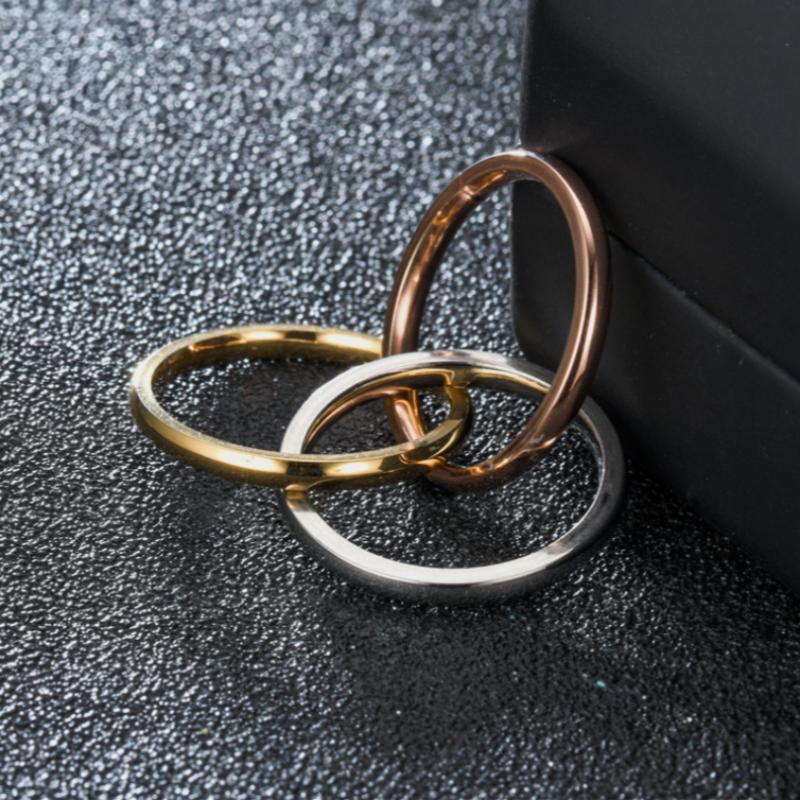 Klassisches Edelstahl-Set mit drei ineinandergreifenden Ringen - Modeschmuck für Damen und Herren Verstellbare Größe 5-11