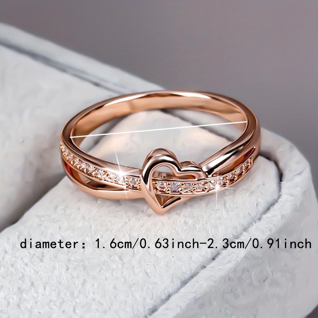 1A delicate, fashionable, romantic, and elegant heart-shaped ring with intricate interlaced hollow design, suitable as a gift for Valentine's Day,