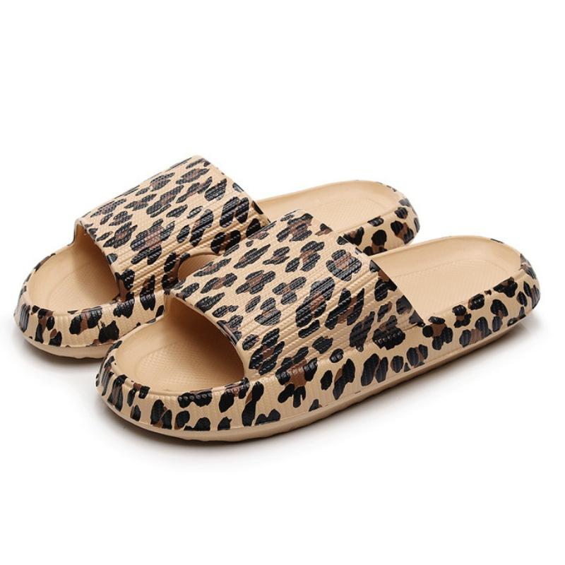 Ladies' Fashionable EVA Slippers with Leopard Print Ladies' Thick Soled Cloud Slippers for Vacation Beach Dormitory Plus Size Women's Shoes