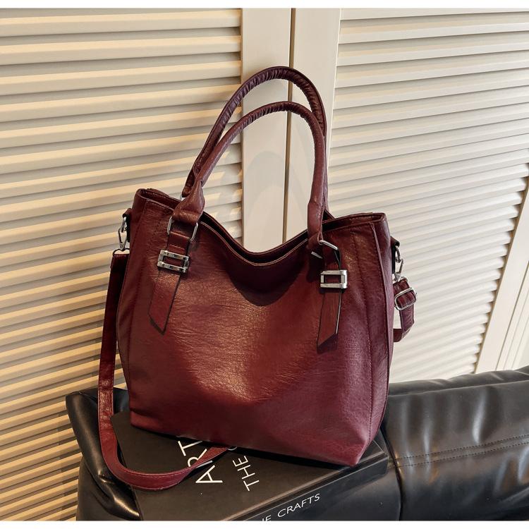 2025 New Shoulder Bag Large Capacity Fashion Texture Handbag Retro Simple Elegant Messenger Bag Women's Bag