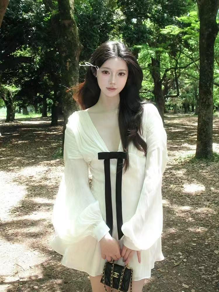 Women's French Style V-Neck Bow Patchwork Pleated Dress - White Long Sleeve Slim Fit Mini Skirt for Autumn