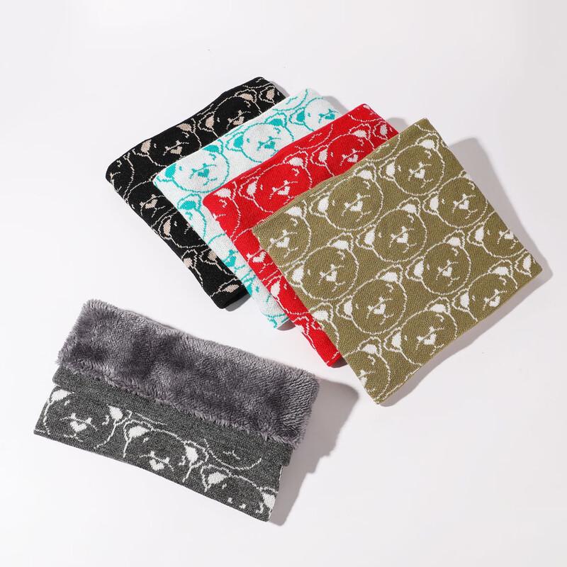 

Winnie the Pooh Plush Knit Neck Warmer 1