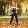 Smarter gewichteter Hula-Hoop, Massage-Hula-Ring mit 16 abnehmbaren Knoten, 360 Grad automatisch rotierender Ball, Digitaler Zähler Hellblau