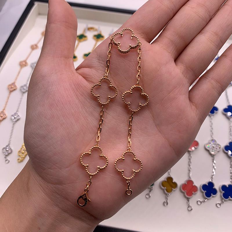 

Бутик Браслет «Четырехлистный клевер Пять цветков» 18K Легкая роскошь Инс Дизайн Модный Изысканный Универсальный Мужской и женский браслет Boutique Bracelet