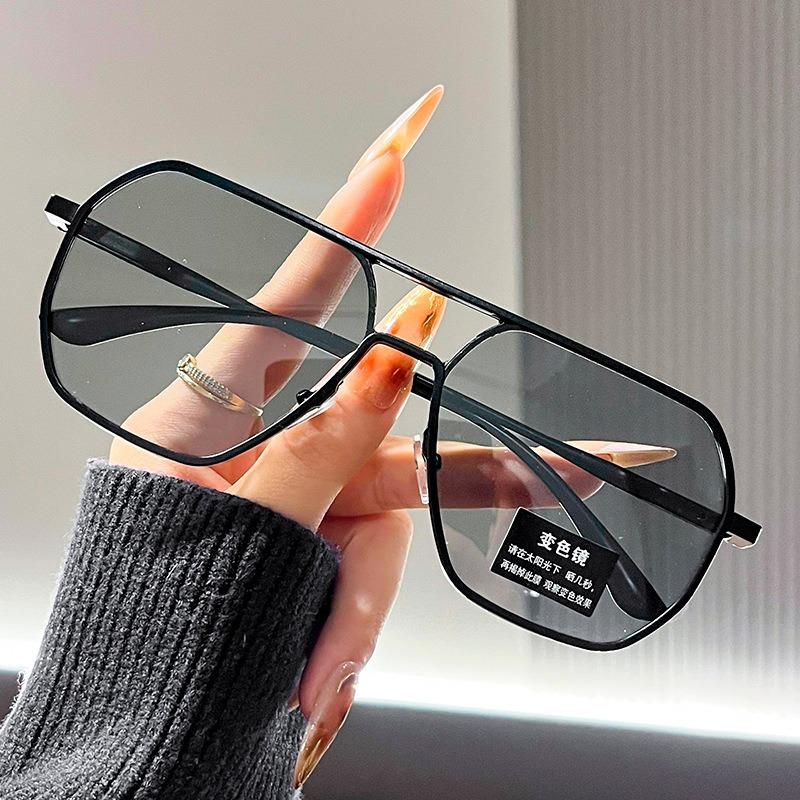 New Color Changing Sunglasses for Both Men Vision Clear Lightweight and Women High-end Sunglasses with Large Frames