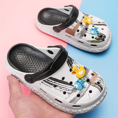 Zapatos de agujeros para niños verano dibujos animados niños niños mediana edad y niños mayores niños zapatos de playa sandalias de interior zapatillas de suela blanda antideslizantes
