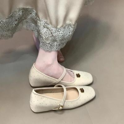 Camellia Mary Jane Einzelschuhe Damen flacher Mund Herbst neue Modelle mit Röcken Temperament Wort mit Damenschuhen