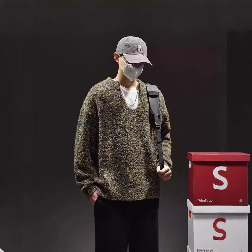 Retro Moss Green V-neck Loose Sweater for Men - Korean Style