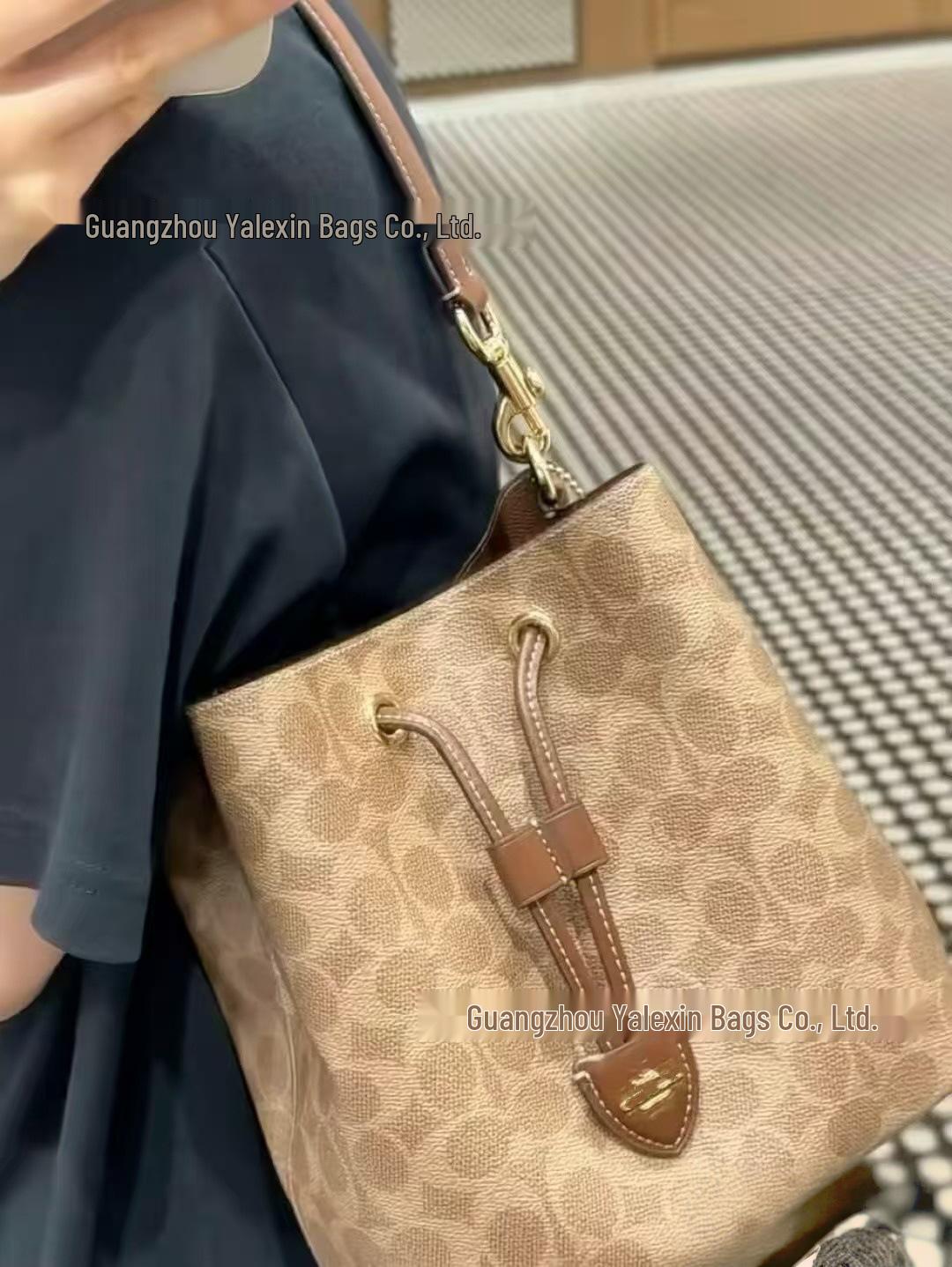 

Сумка-ведро Coach Rowan22 из натуральной кожи - Универсальная ретро-цветочная сумка для руки и через плечо 22*14*21 cm