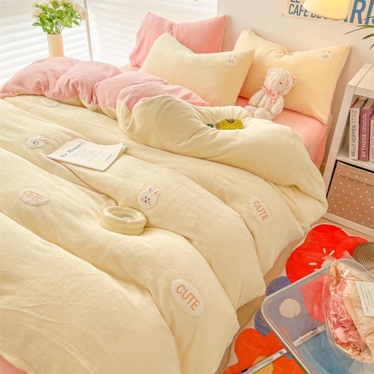 Set mic din patru piese din catifea cu lapte proaspăt îngroșat de iarnă, din catifea coral, brodat cald, din catifea pe două fețe, set din trei piese