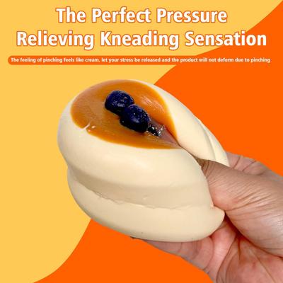 Stressabbau Soufflé Quetschspielzeug Langsam aufsteigend Blaubeer Erdbeer Kuchen Sensorisches Spielzeug Tragbar Kinder Erwachsene Simuliertes Essen Kneten Fidget Spielzeug