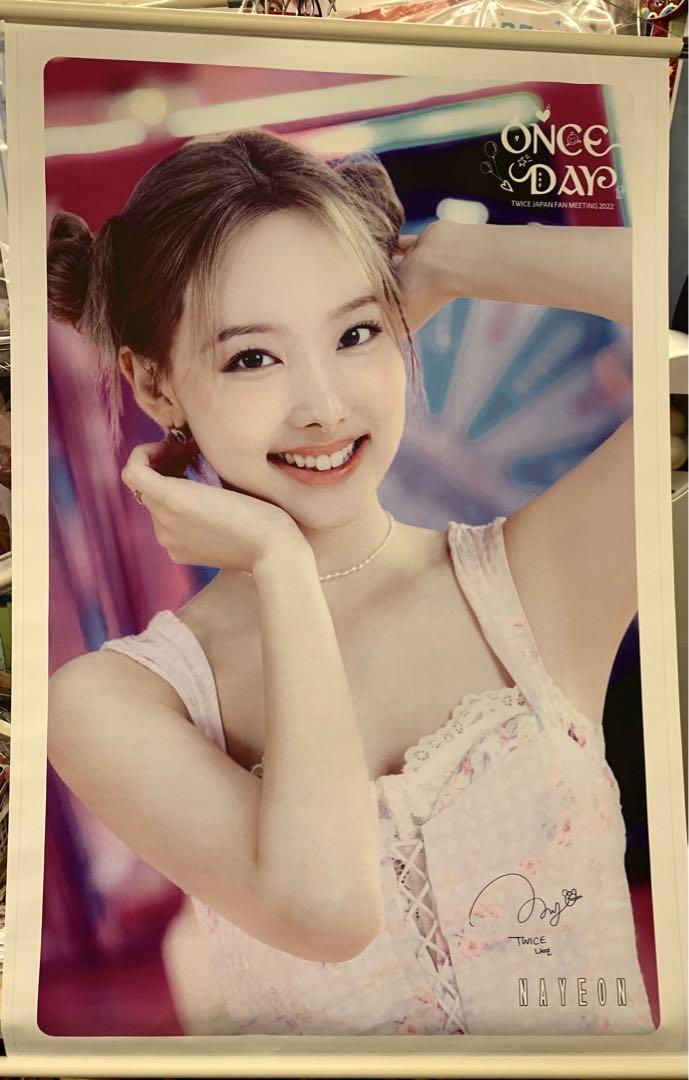 

[USED] K.POP TWICE Nayon Tapestry
