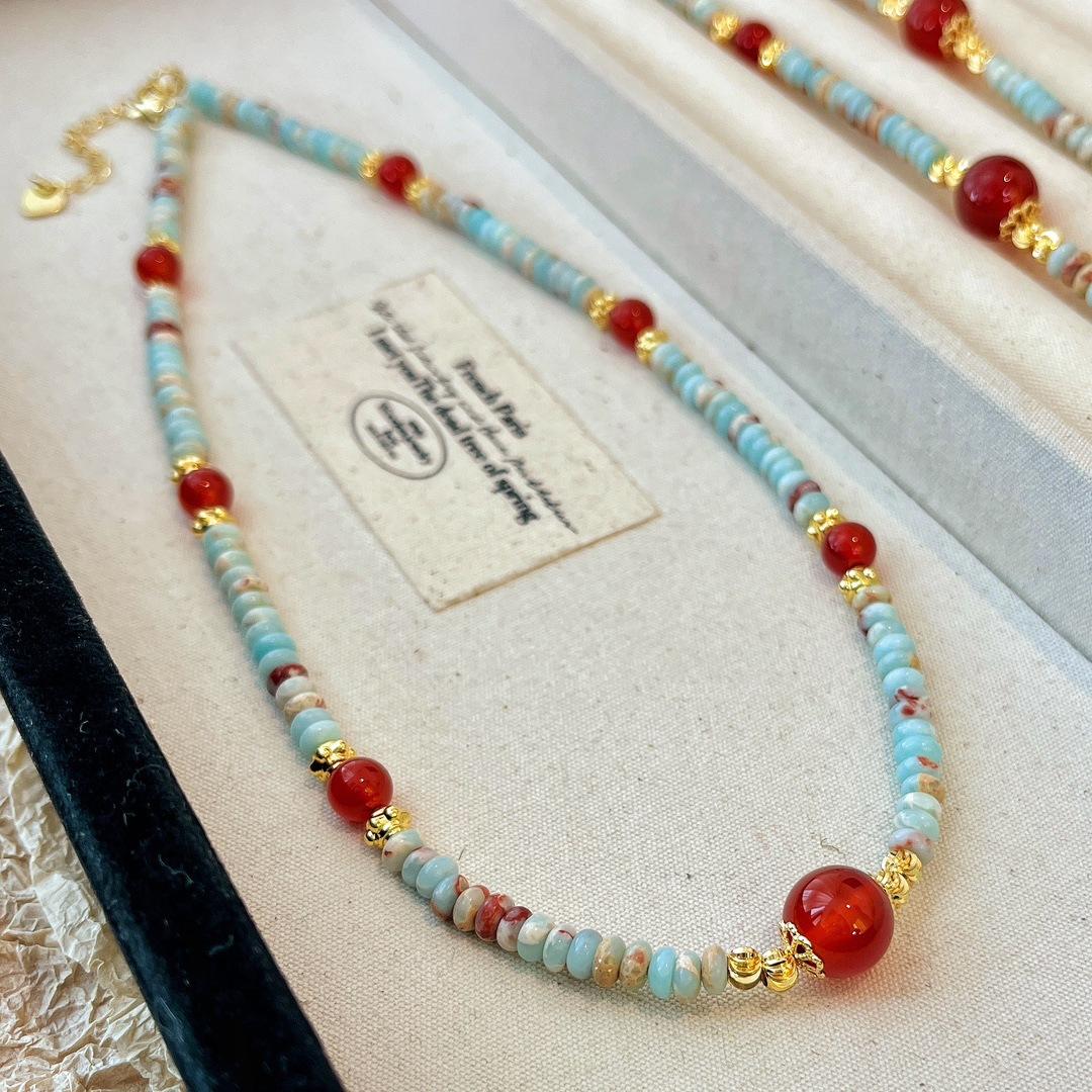 

Retro Color Beaded Necklace Light Luxury Niche Temperament Fashion Collarbone Chain Women S Neck Chain Natural Chalcedony