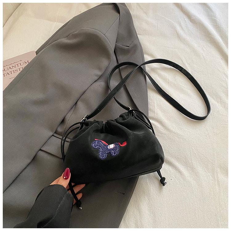 

New Cute Carto Embroidery Top Handle Bag Comfortable and Versatile Texture Shoulder Bag Fashiable Commuter Commuting Bag чорний