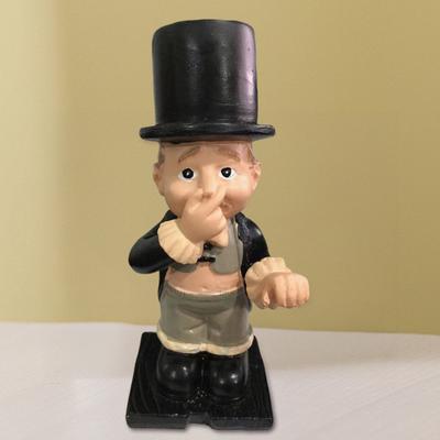 Yousheng Gentleman Shape Tissue Rack Decorative Functional Toilet Paper Stand Storage Display Sculpture Resin Garden Ornament