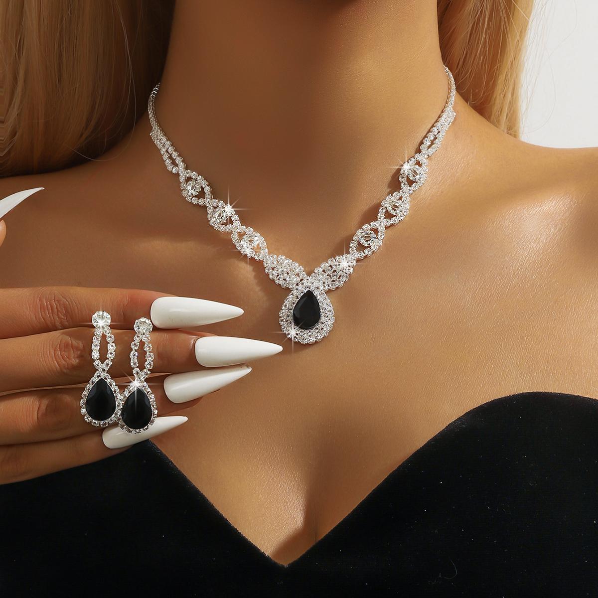 

Popular wholesale fashion water droplet necklace earrings for brides, wedding accessories for women across the internet