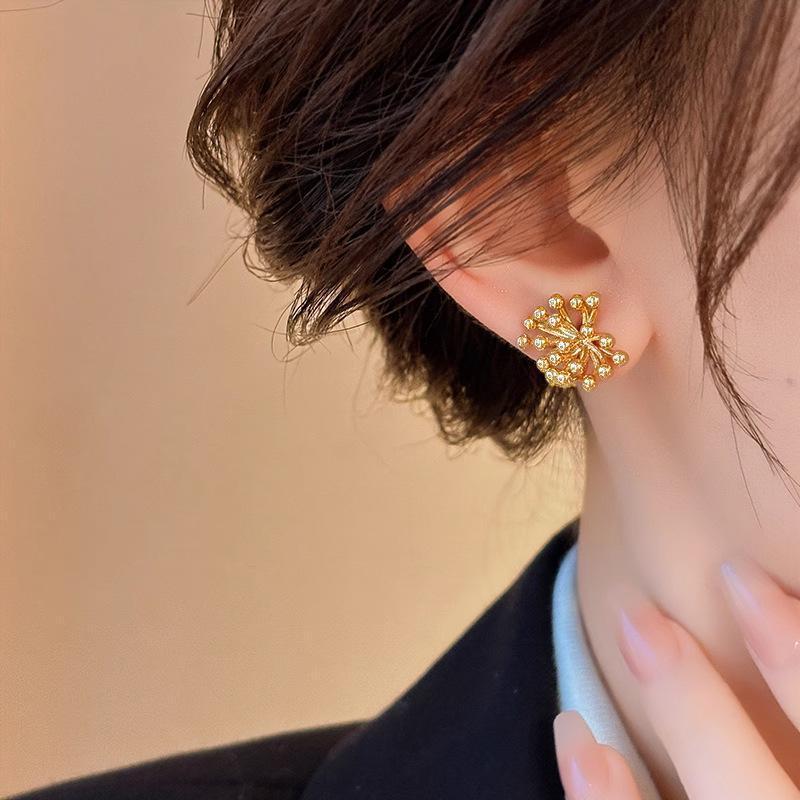 Orecchini a lobo in metallo color oro con design a fiore, perline, per donna, minimalisti, a bocciolo, accessori gioielleria