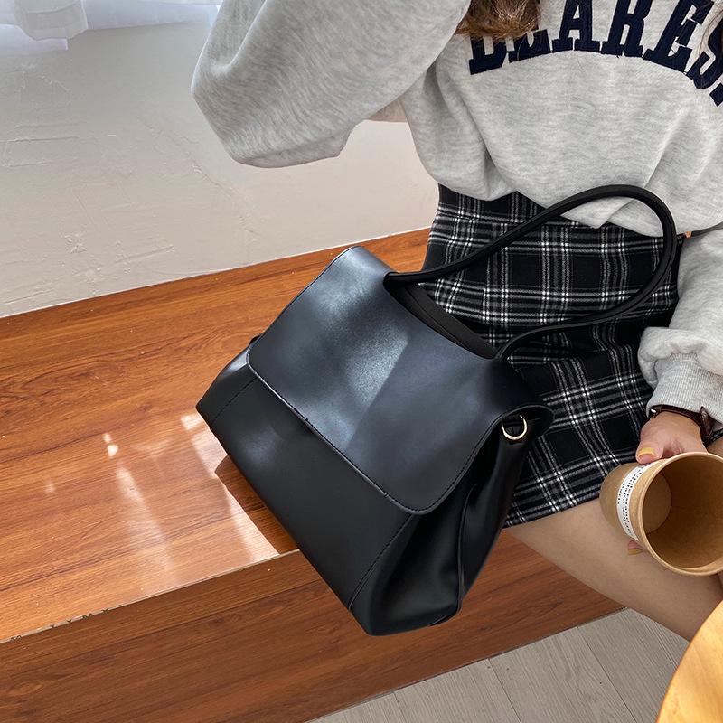 Retro Women's Niche Design Large Crossbody Shoulder Bag