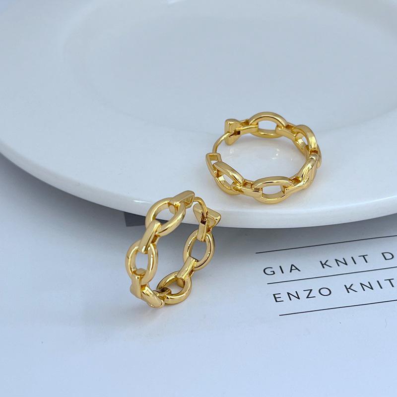 Elegant Minimalist Metal Ear Cuff Earrings with Openwork Design