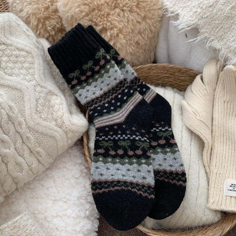 Winter Thickened and Fleece Ethnic-style Cherry Thick Fur Ring Warm Mid-calf Cute Snow-covered Pile Socks for Women