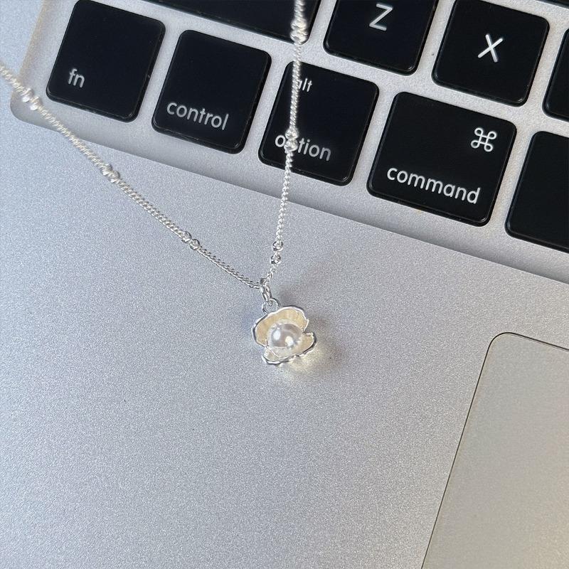 Pearl Shell Silver Pendant Necklace Women Clavicle Chain Light Luxury Niche Design