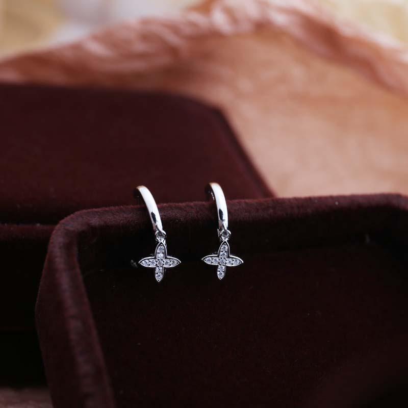 Diamond-inlaid Short Four-pointed Star Earbud Earrings for Women New Fashion and Cold Style Personalized Earrings