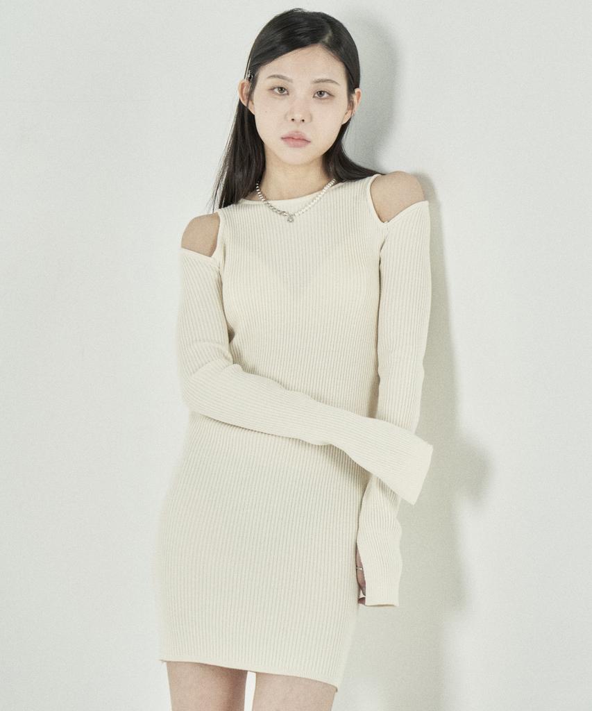 Tobaseu Slim Fit Shoulder Cutout Knit Dress (Ivory)
