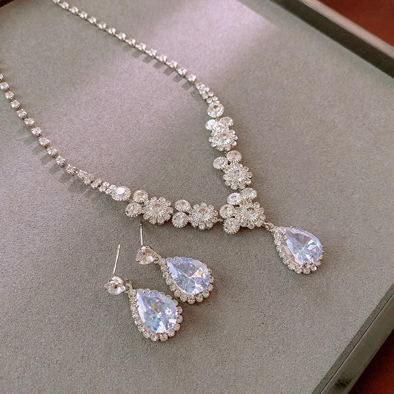 Französisches Gericht Strass-Wassertropfen Schmuckset: Luxuriöses Halsketten- und Ohrring-Set für Damen