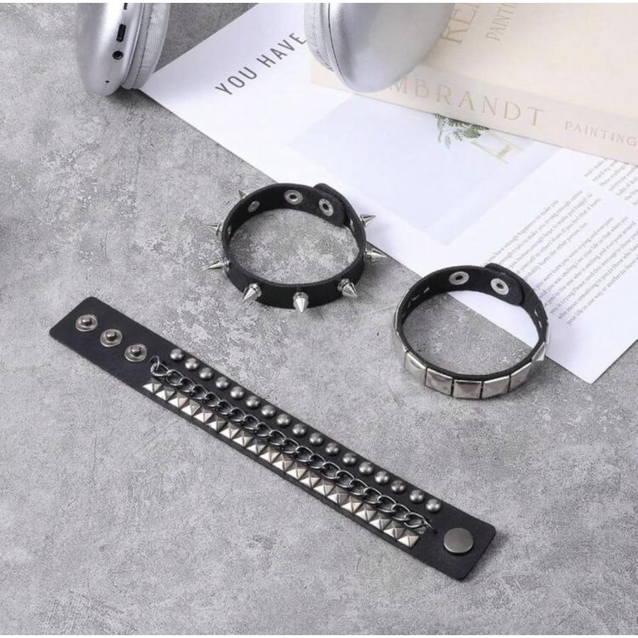 Bracciale Punk Multi-Strato con Borchie e Catena a Spillo, Ecopelle e Decorazione Metallica, Accessorio Unisex Stile Street